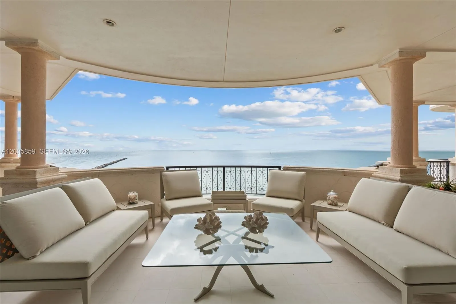 Foto de propiedad en 7282 Fisher Island Drive 7282, Miami Beach, FL 33109 Miami Beach con MLS# 