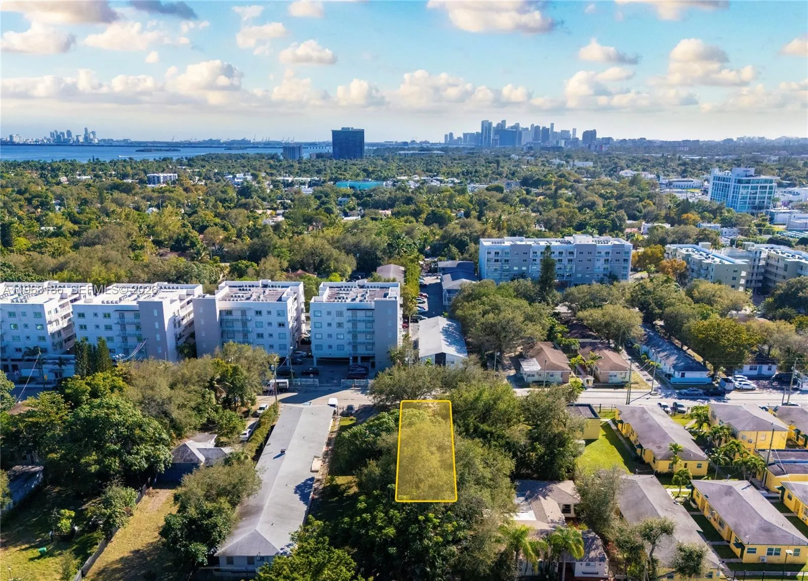 Foto de propiedad en 729 NE 85th Street, Miami, FL 33138 Miami con MLS# 
