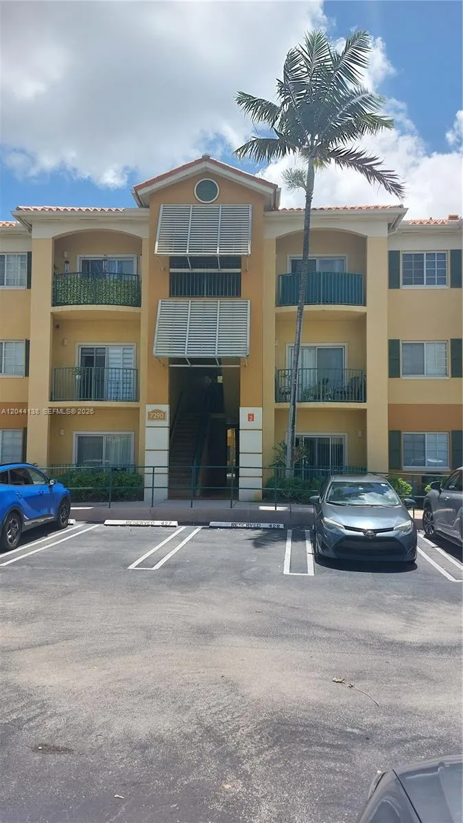 Foto de propiedad en 7290 NW 114th Avenue 206-7, Doral, FL 33178 Doral con MLS# 