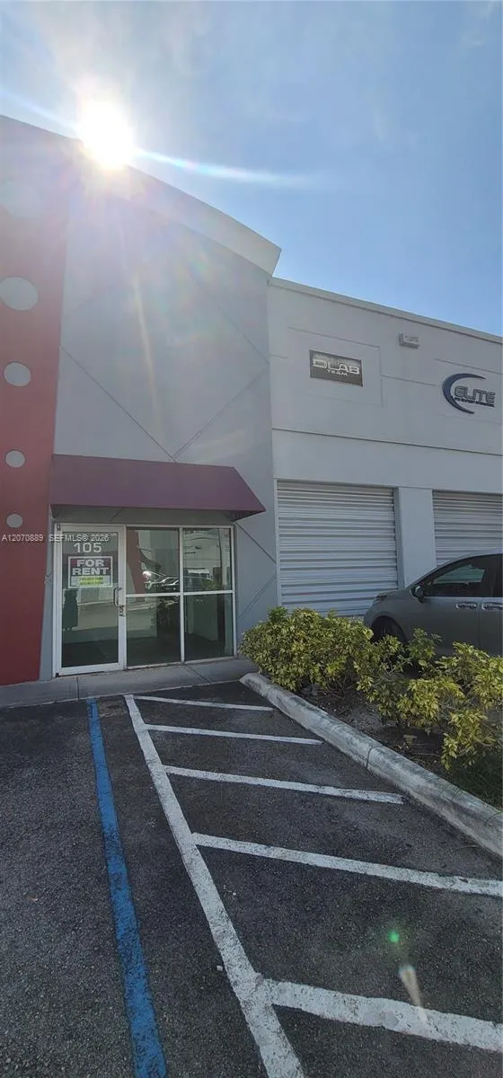 En Renta 7290 NW 7th Street 105, Miami, FL 33126, Miami, FL 33126