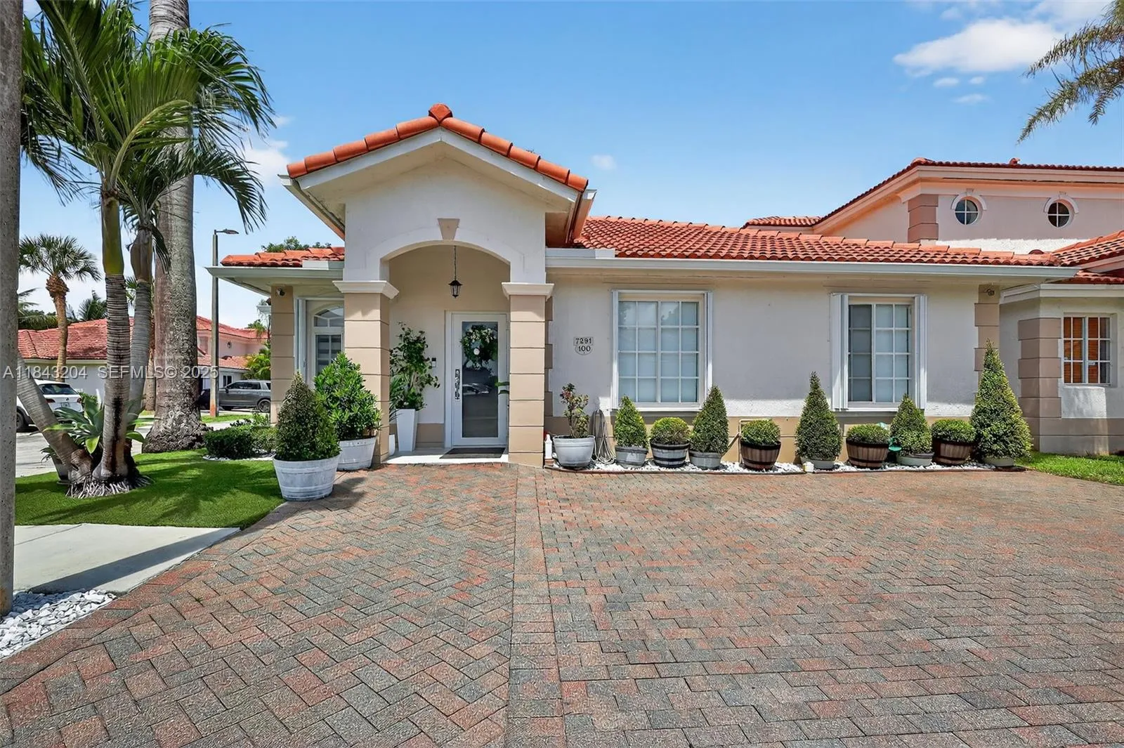 Foto de propiedad en 7291 NW 173rd Drive 100, Hialeah, FL 33015 Hialeah con MLS# 