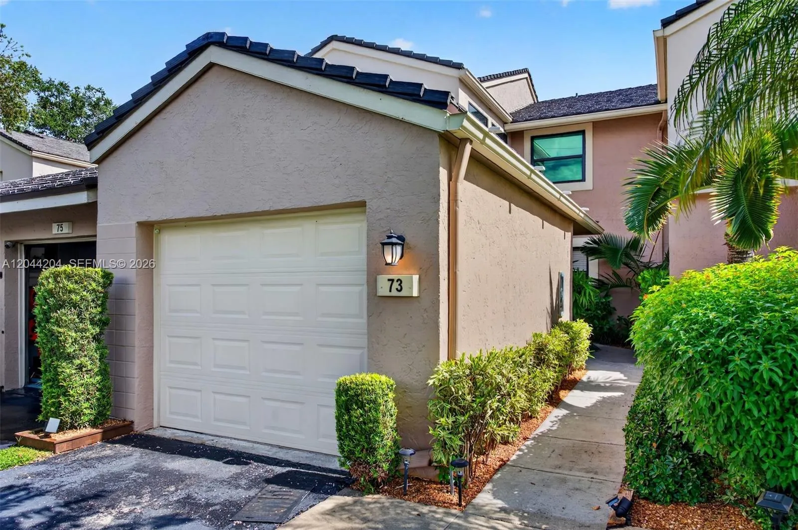 Foto de propiedad en 73 NW 98th Terrace, Plantation, FL 33324 Plantation con MLS# 