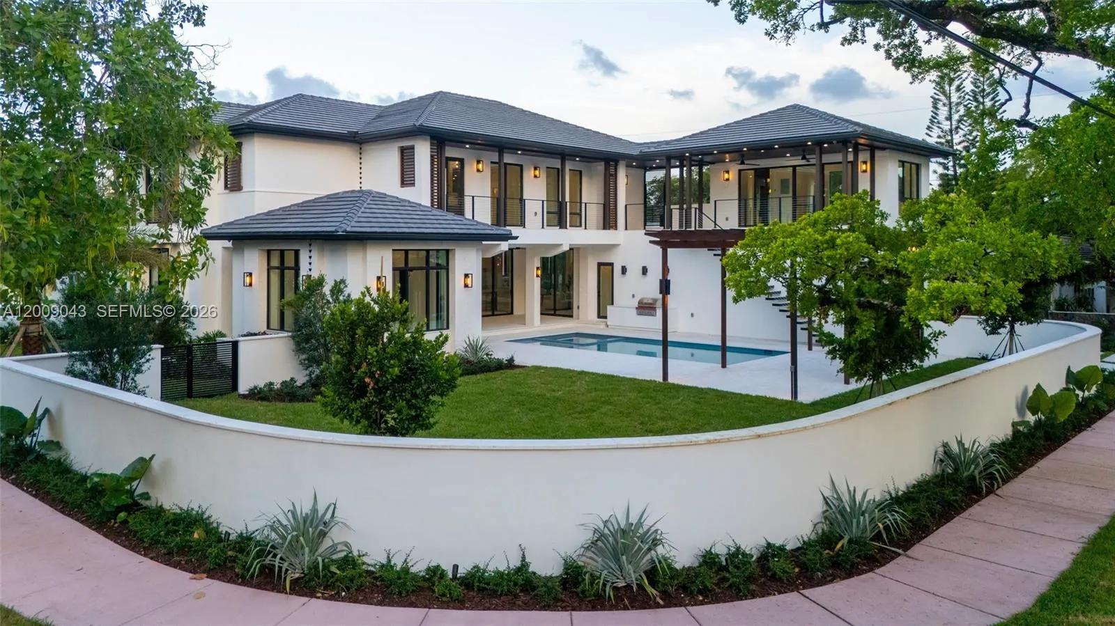 Foto de propiedad en 730 Zamora Avenue, Coral Gables, FL 33134 Coral Gables con MLS# 
