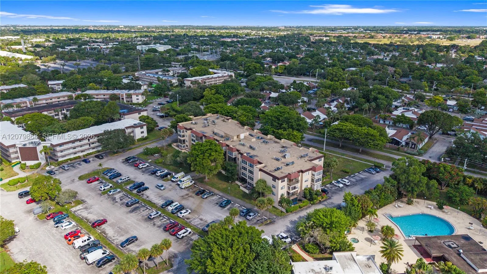 Foto de propiedad en 7300 NW 17th Street 310, Plantation, FL 33313 Plantation con MLS# 