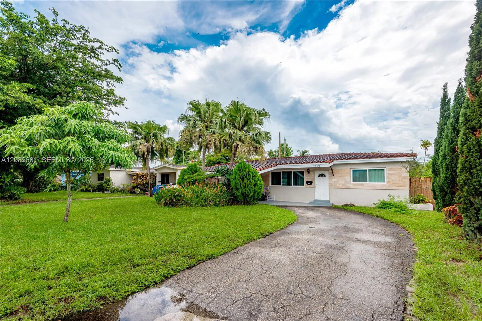 Foto de propiedad en 7300 Orleans Street, Miramar, FL 33023 Miramar con MLS# 