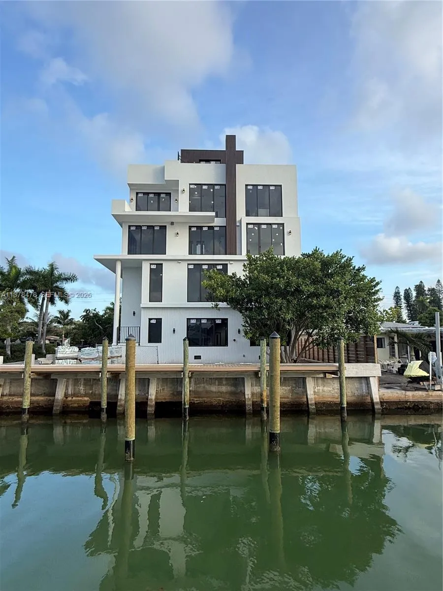 Foto de propiedad en 7300 Trouville Esplanade 3, Miami Beach, FL 33141 Miami Beach con MLS# 