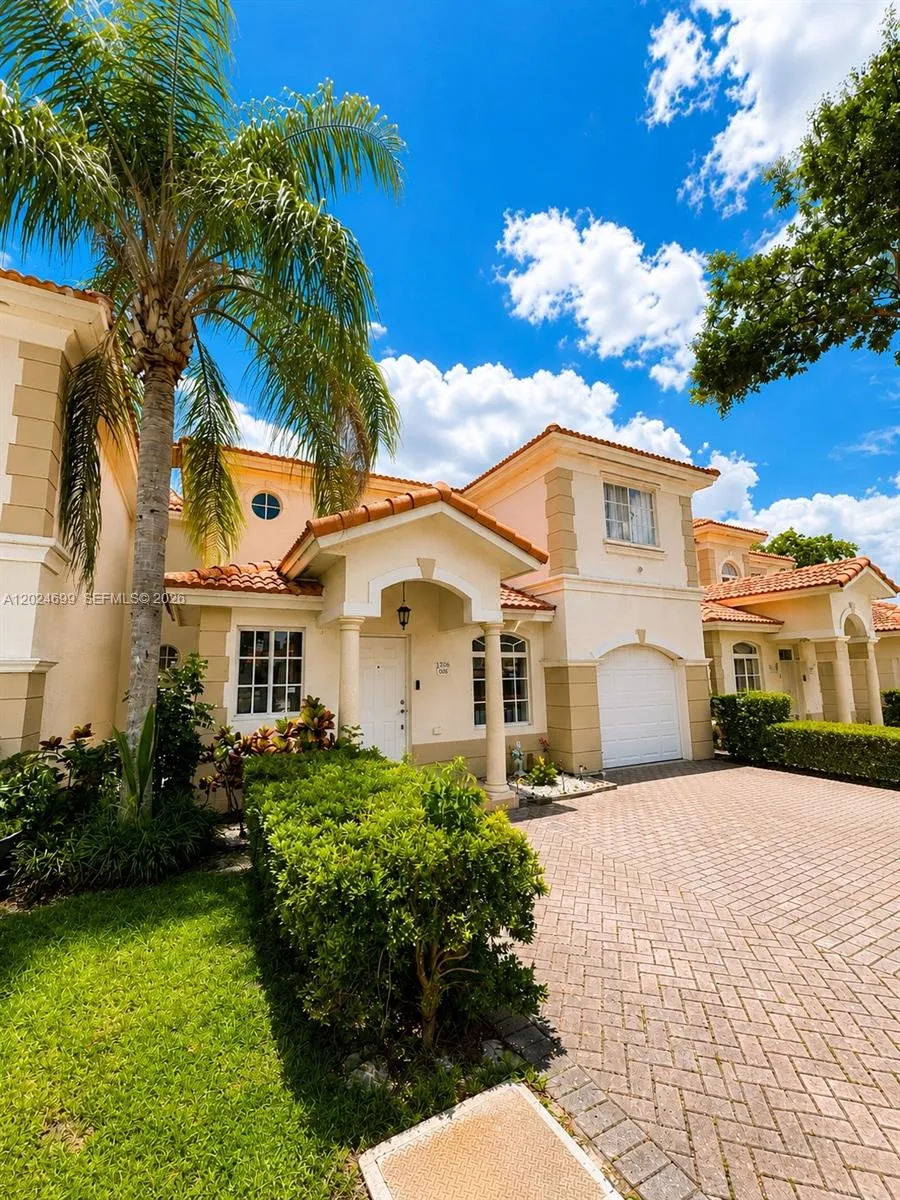 Foto de propiedad en 7305 NW 173rd Drive 102, Hialeah, FL 33015 Hialeah con MLS# 