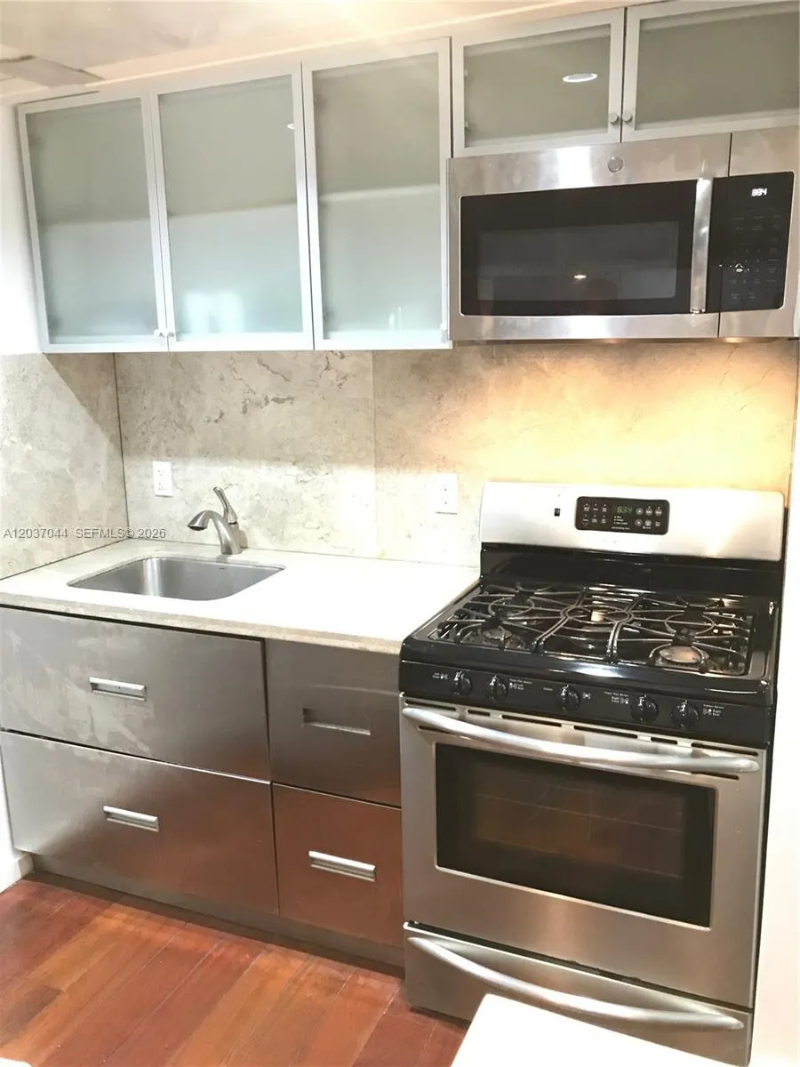 Alquilada 731 6th Street 105-E, Miami Beach, FL 33139, Miami Beach, FL 33139