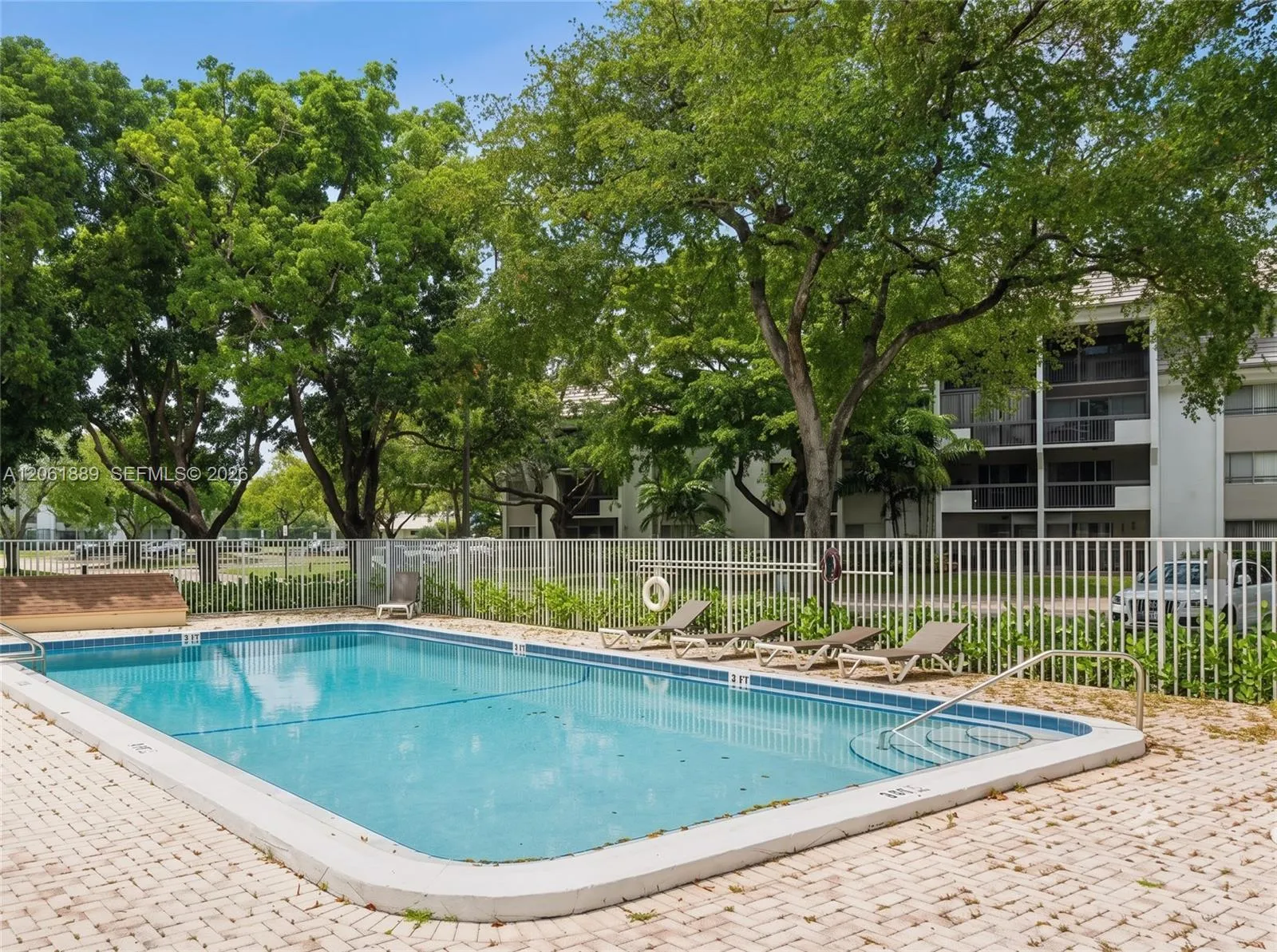 Foto de propiedad en 731 N Pine Island Road 102, Plantation, FL 33324 Plantation con MLS# 