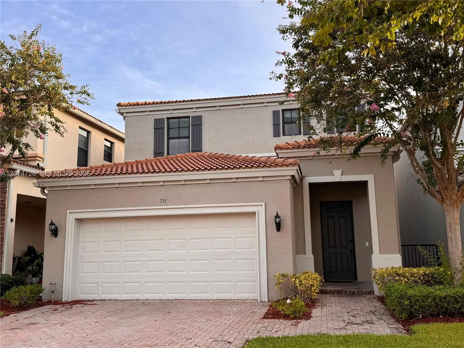 Foto de propiedad en 731 NE 193rd Street 731, Miami, FL 33179 Miami con MLS# 
