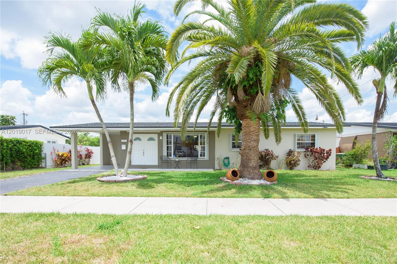 Foto de propiedad en 731 NW 17th Street, Homestead, FL 33030 Homestead con MLS# 
