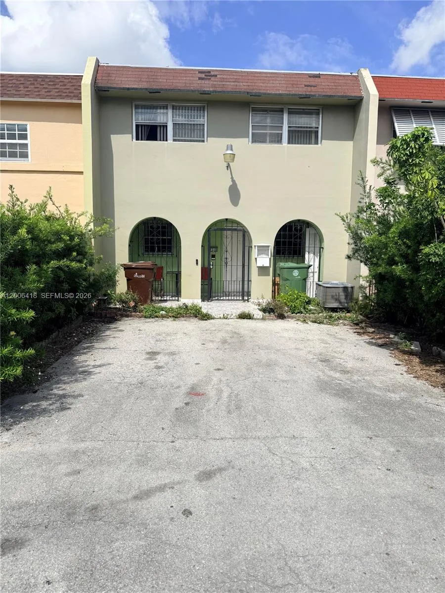 Vendido 7310 W 3rd Avenue, Hialeah, FL 33014, Hialeah, FL 33014