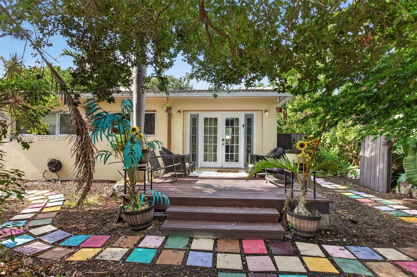 Foto de propiedad en 732 NW 18th Street, Fort Lauderdale, FL 33311 Fort Lauderdale con MLS# 