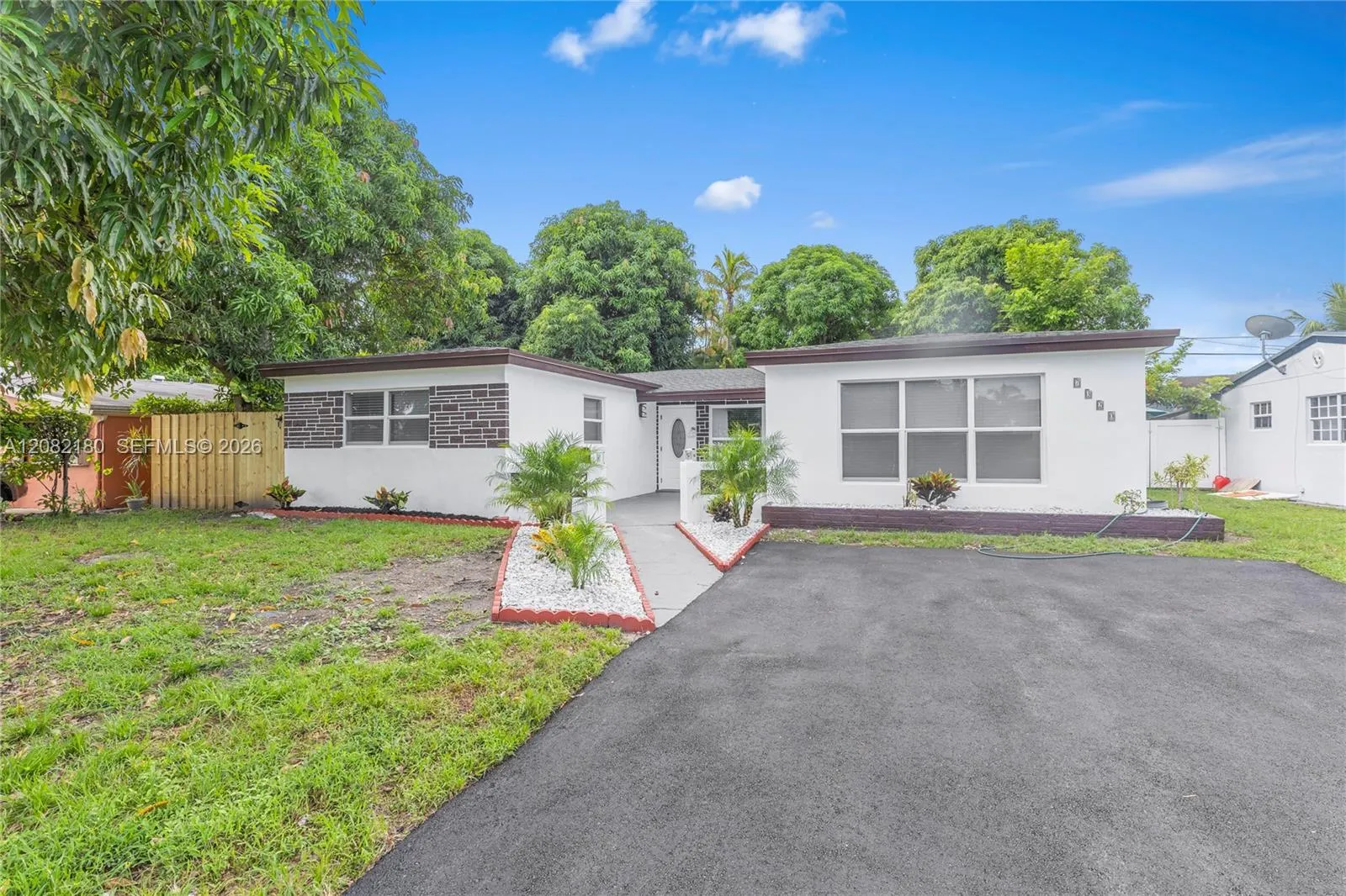 Foto de propiedad en 7320 Shalimar Street, Miramar, FL 33023 Miramar con MLS# 