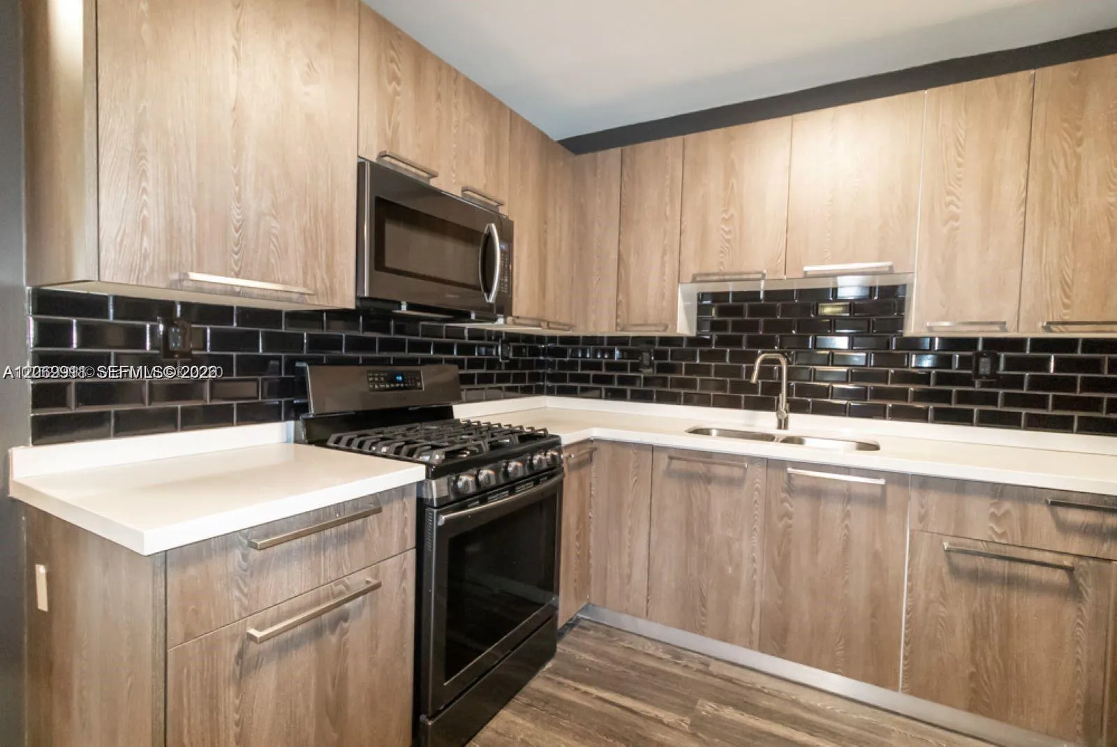 Foto de propiedad en 733 85th Street B, Miami Beach, FL 33141 Miami Beach con MLS# 