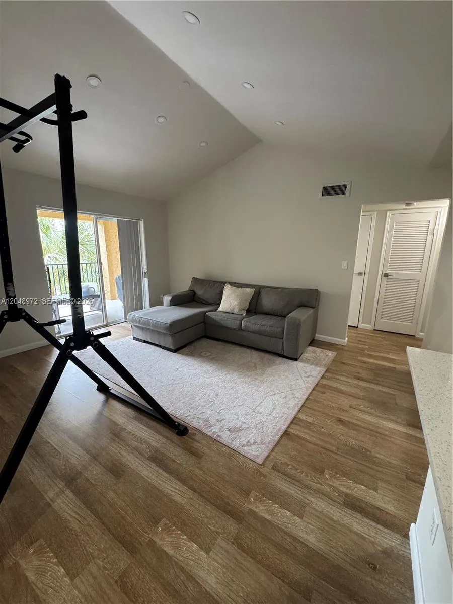 Foto de propiedad en 733 Riverside Drive 1236, Coral Springs, FL 33071 Coral Springs con MLS# 