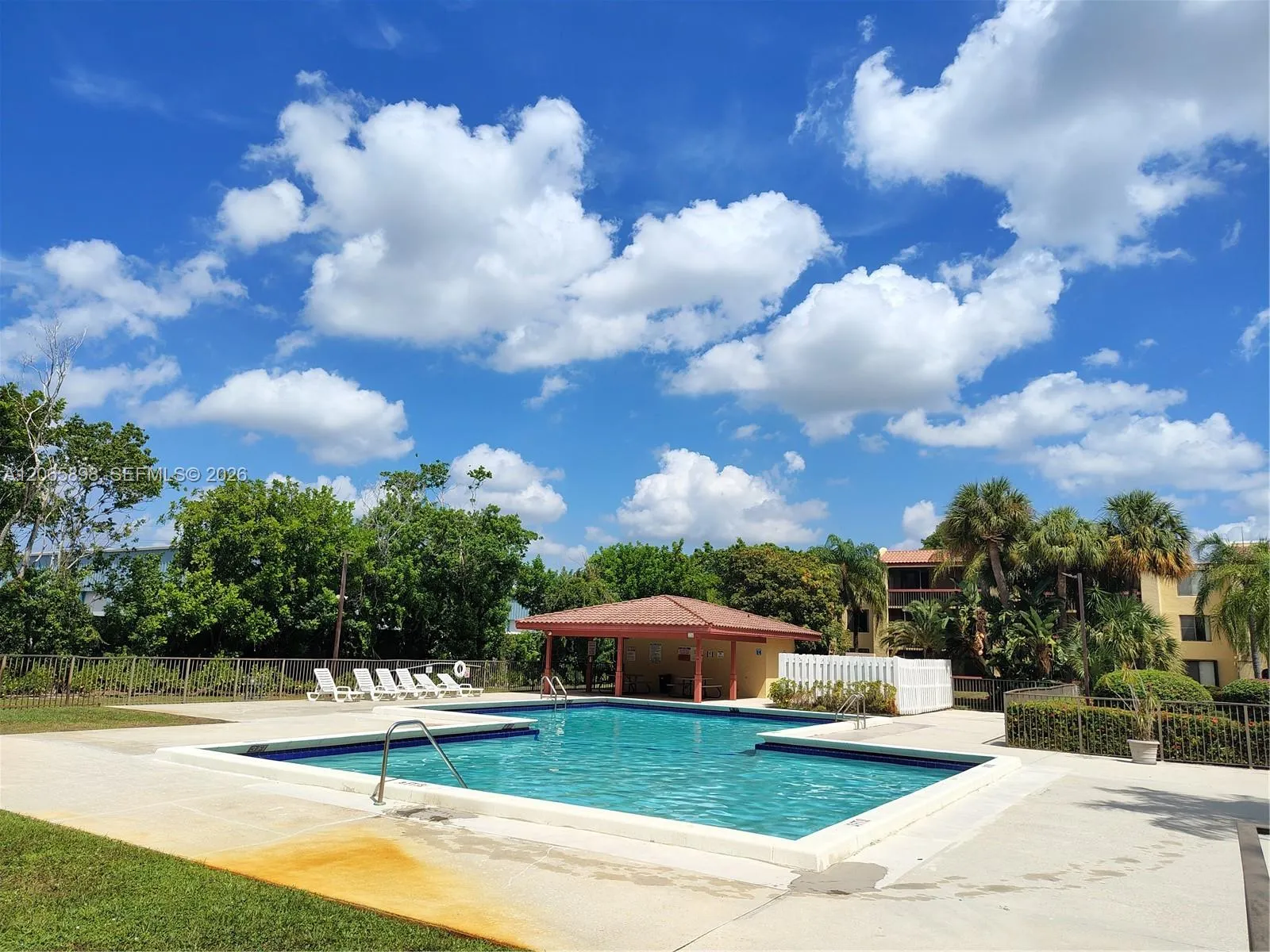 Foto de propiedad en 733 SE 1st Way 109, Deerfield Beach, FL 33441 Deerfield Beach con MLS# 