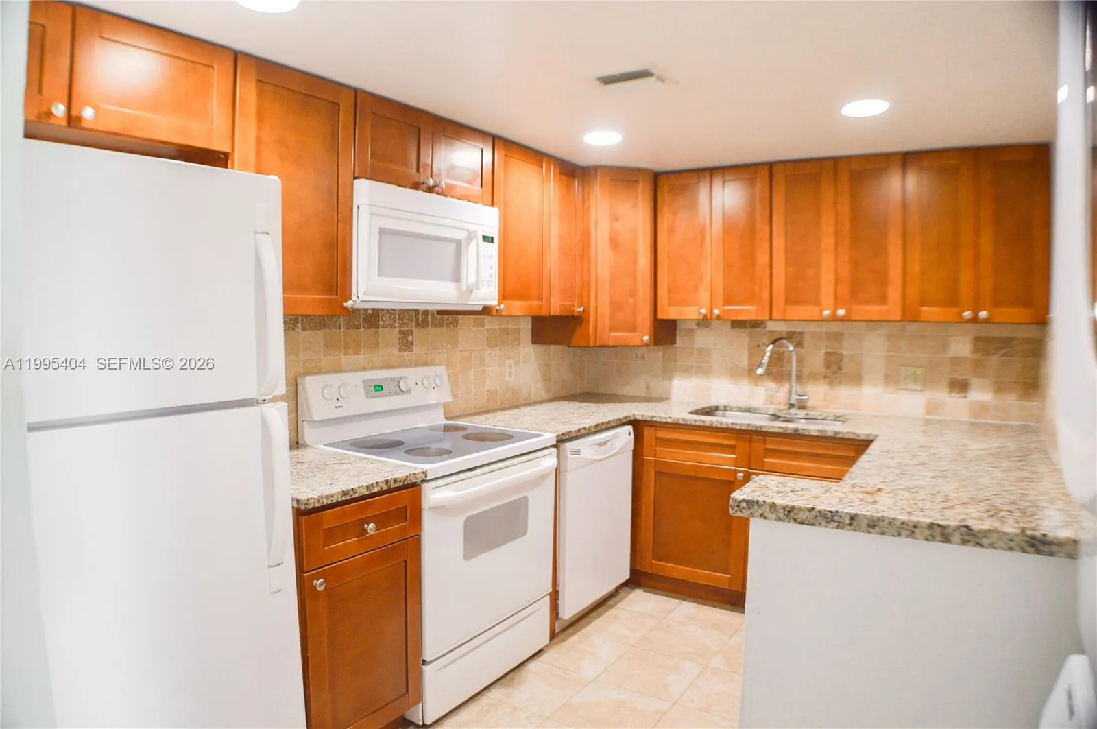 Foto de propiedad en 733 SE 1st Way 206, Deerfield Beach, FL 33441 Deerfield Beach con MLS# 