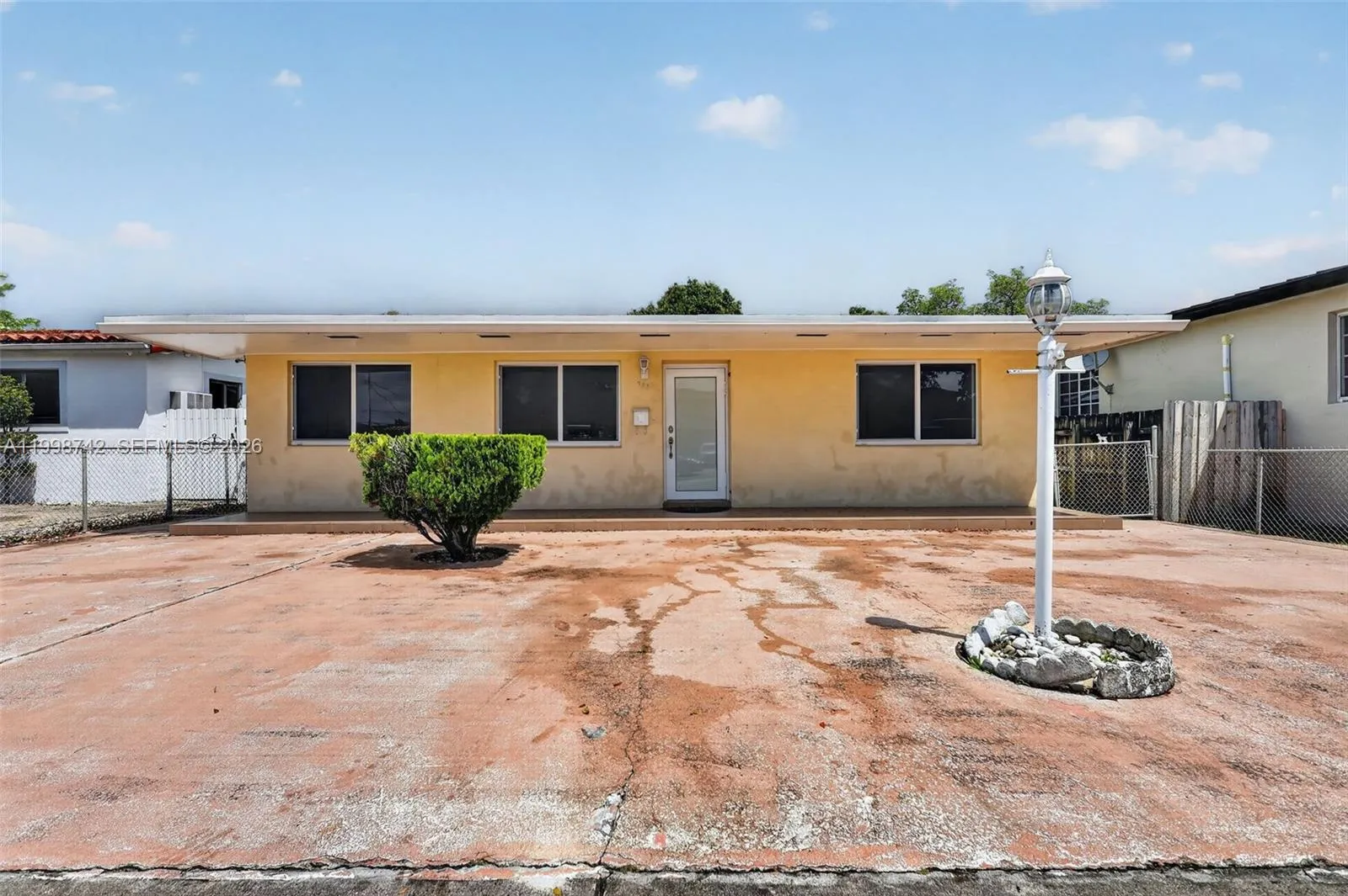 Foto de propiedad en 733 W 33rd Street, Hialeah, FL 33012 Hialeah con MLS# 