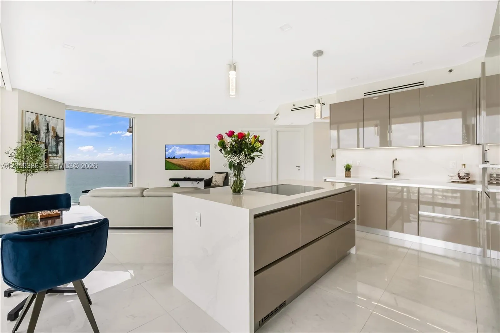 Foto de propiedad en 7330 Ocean Terrace 2404, Miami Beach, FL 33141 Miami Beach con MLS#