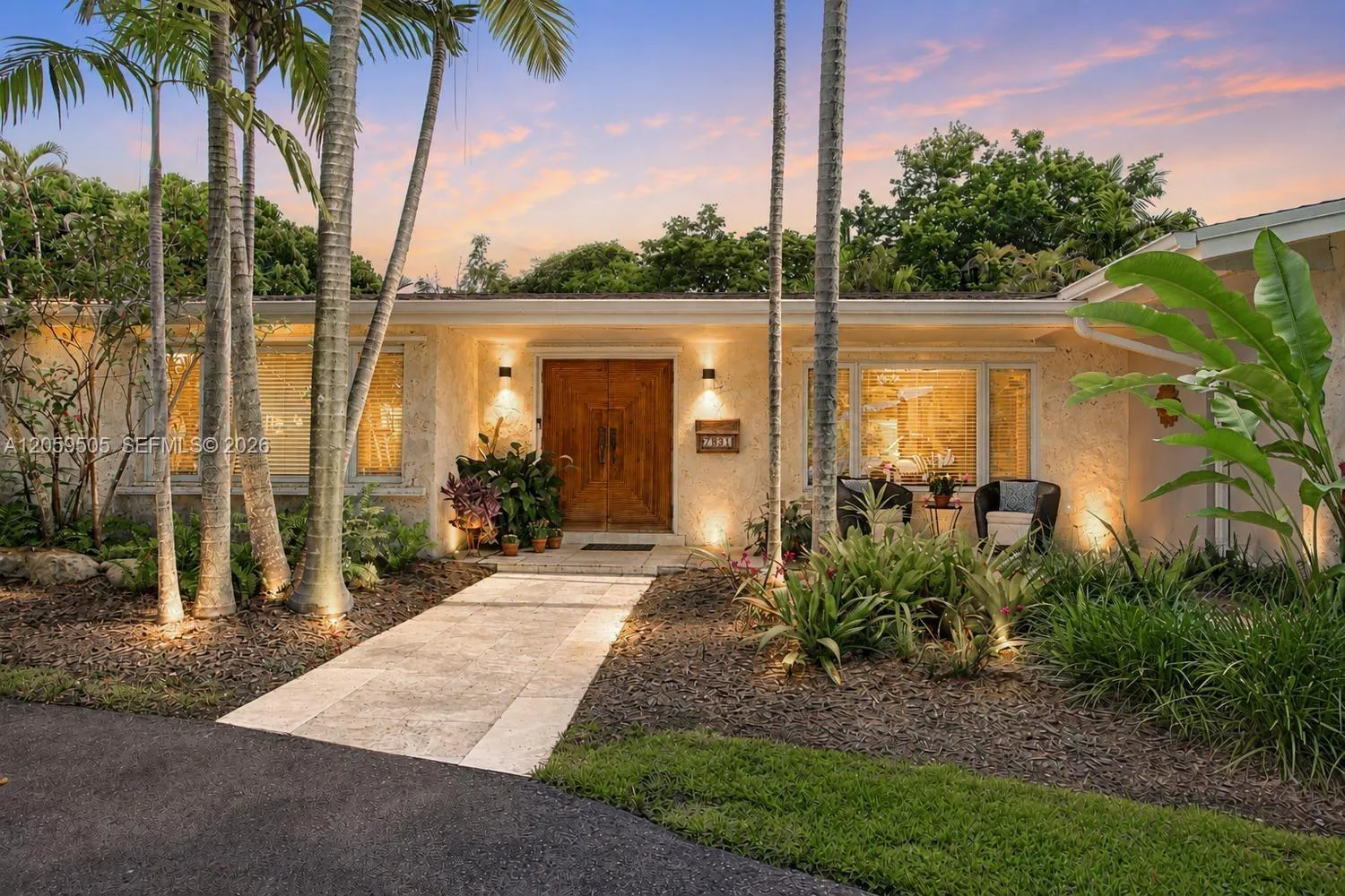 Foto de propiedad en 7331 SW 117th Terrace, Pinecrest, FL 33156 Pinecrest con MLS# 