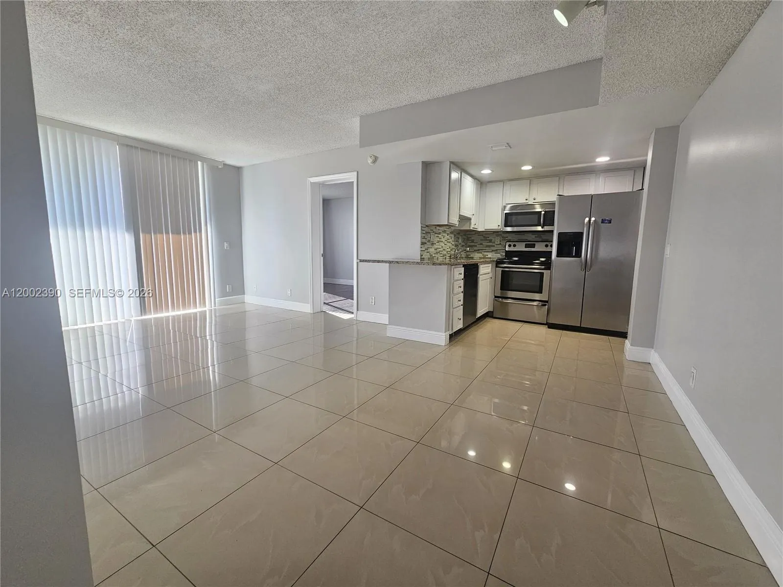 Foto de propiedad en 734 Executive Center Drive 12, West Palm Beach, FL 33401 West Palm Beach con MLS# 