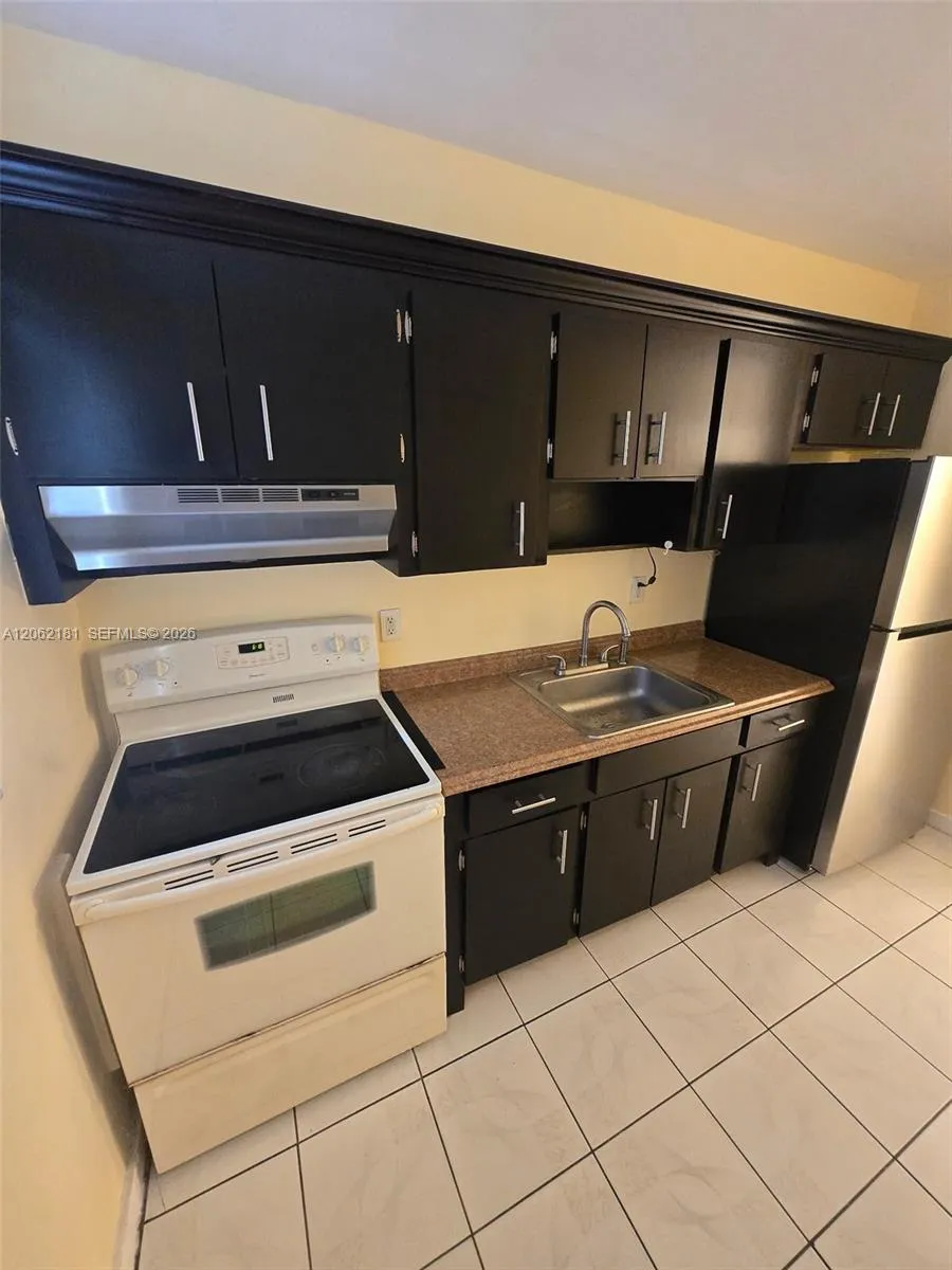 Foto de propiedad en 7340 NW 37th Street 1-4, Davie, FL 33024 Davie con MLS# 