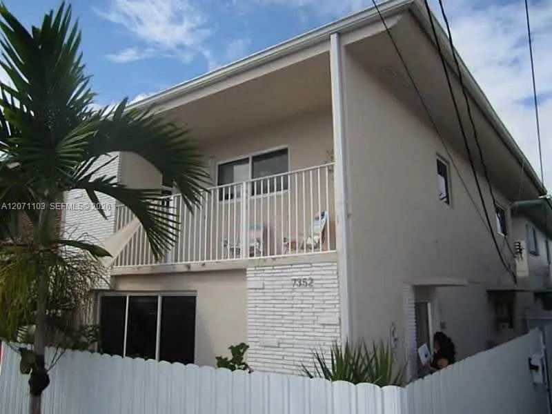 Foto de propiedad en 7350 Gary Avenue, Miami Beach, FL 33141 Miami Beach con MLS# 