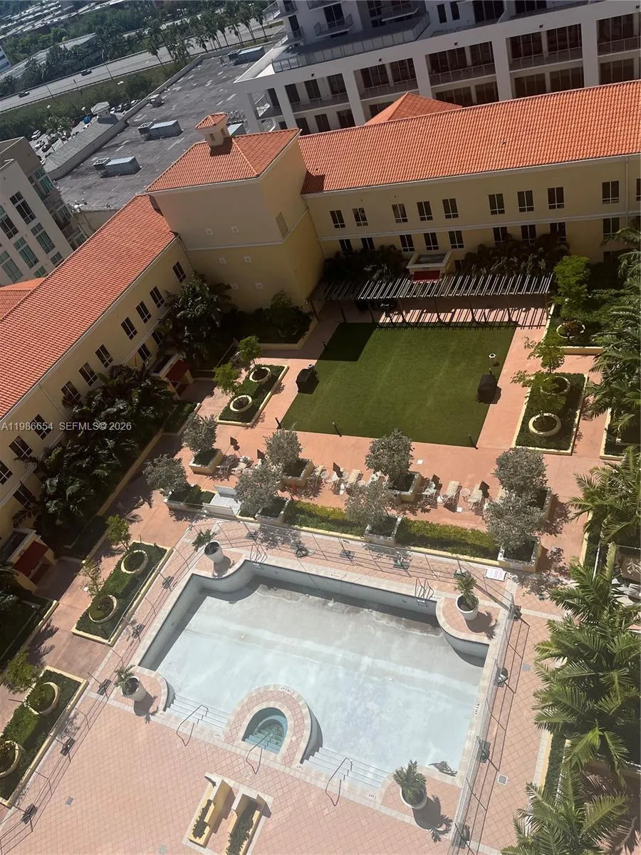 Foto de propiedad en 7350 SW 89th Street 1801S, Miami, FL 33156 Miami con MLS#