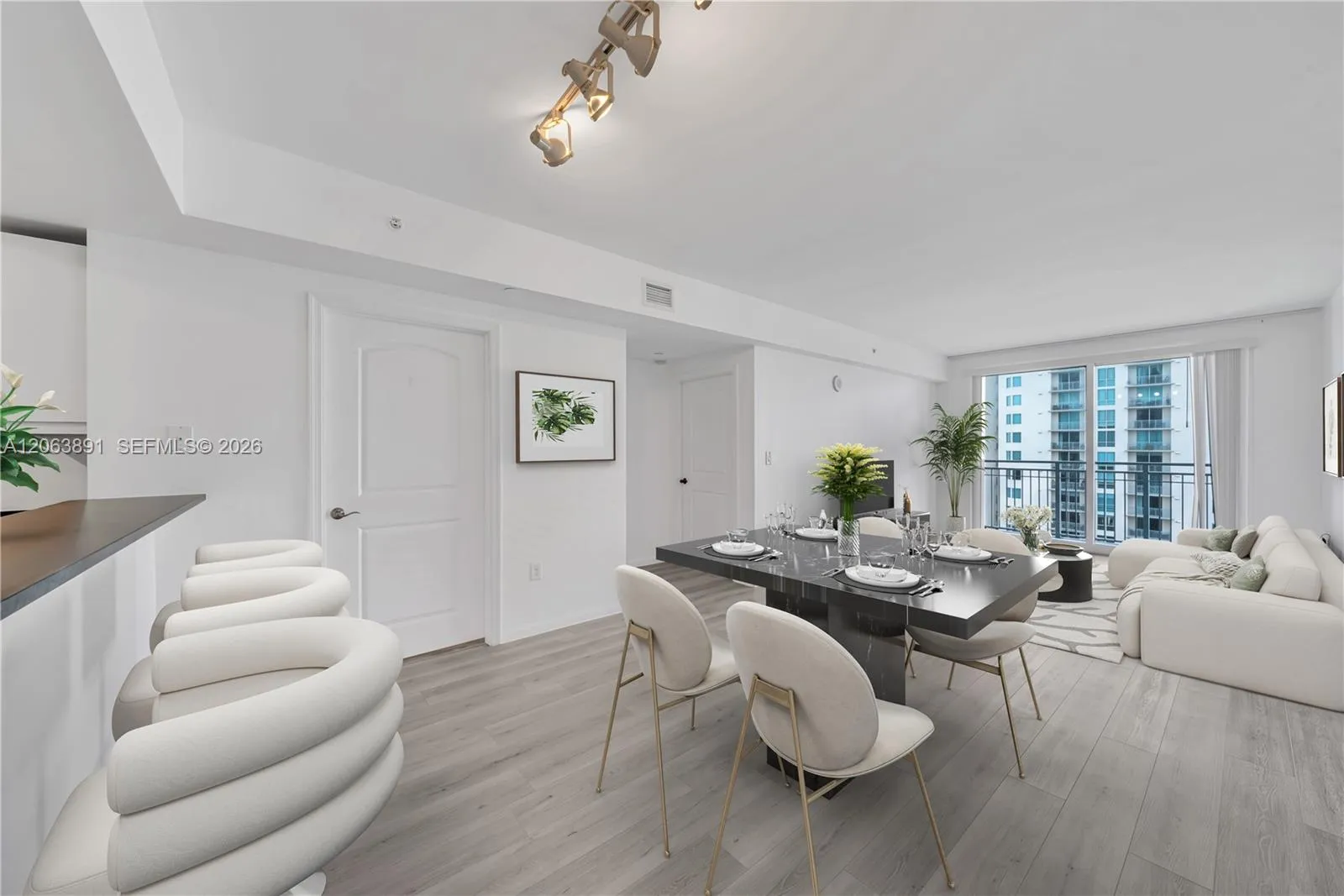 Foto de propiedad en 7350 SW 89th Street 2008S, Miami, FL 33156 Miami con MLS# 