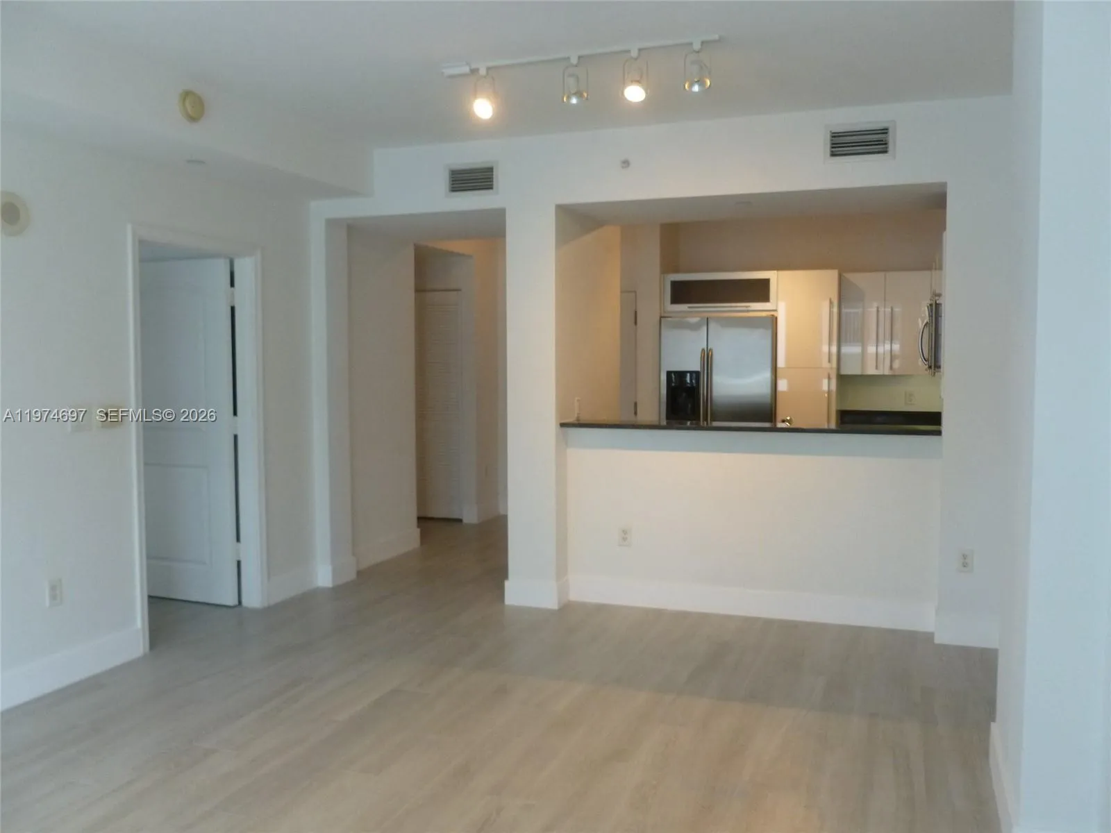Foto de propiedad en 7350 SW 89th Street 807S, Miami, FL 33156 Miami con MLS# 