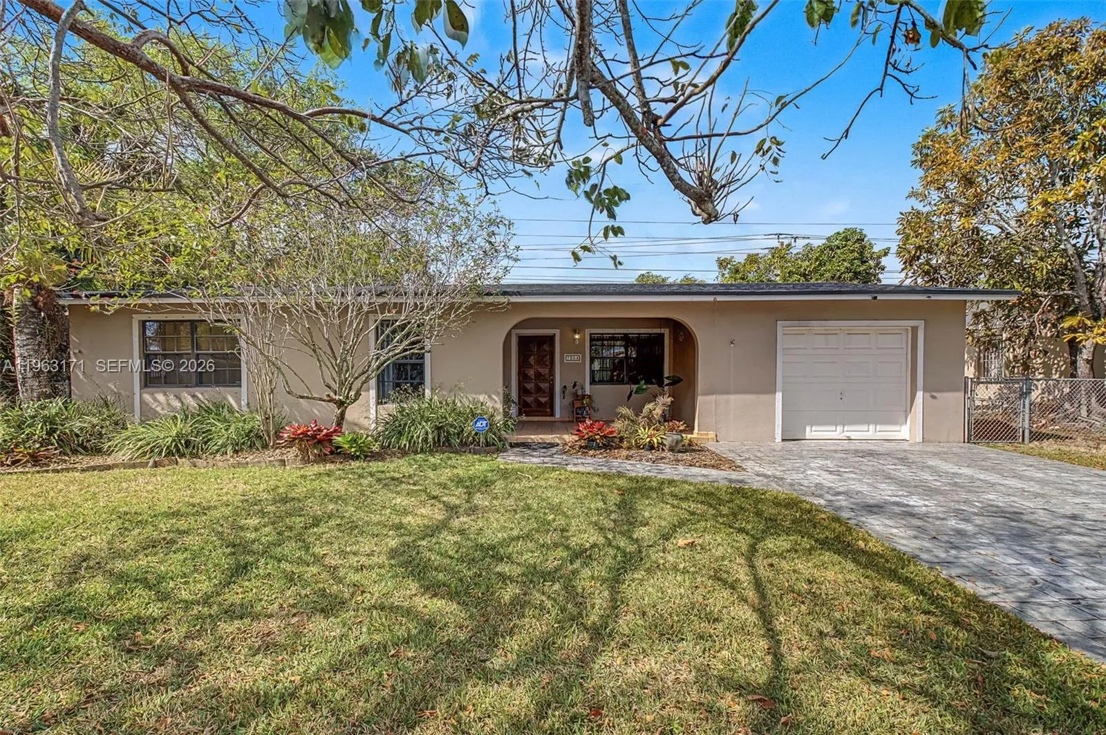 Foto de propiedad en 7354 SW 135th Court, Miami, FL 33183 Miami con MLS# 
