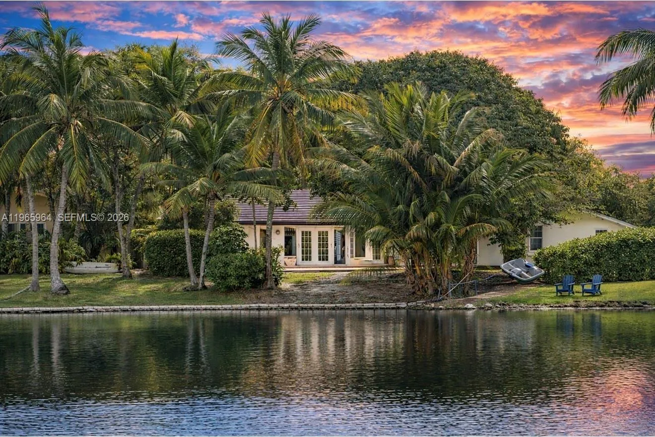 Foto de propiedad en 7355 Poinciana Court, Miami Lakes, FL 33014 Miami Lakes con MLS# 