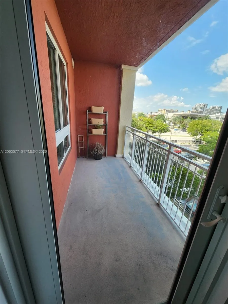 Foto de propiedad en 7355 SW 89th Street 425N, Miami, FL 33156 Miami con MLS#