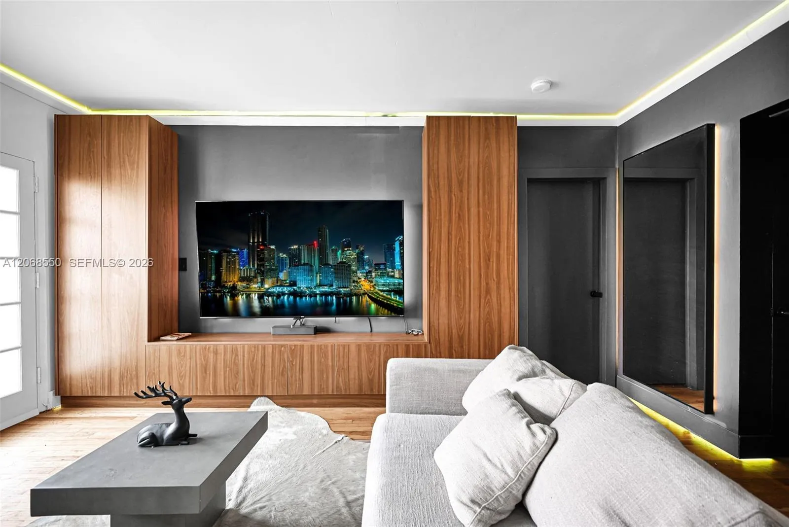 Foto de propiedad en 736 13th Street 207, Miami Beach, FL 33139 Miami Beach con MLS# 