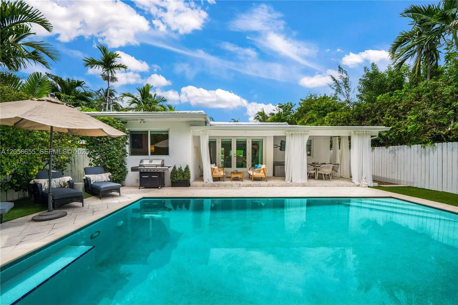 Foto de propiedad en 736 W 51 Street 736, Miami Beach, FL 33140 Miami Beach con MLS# 
