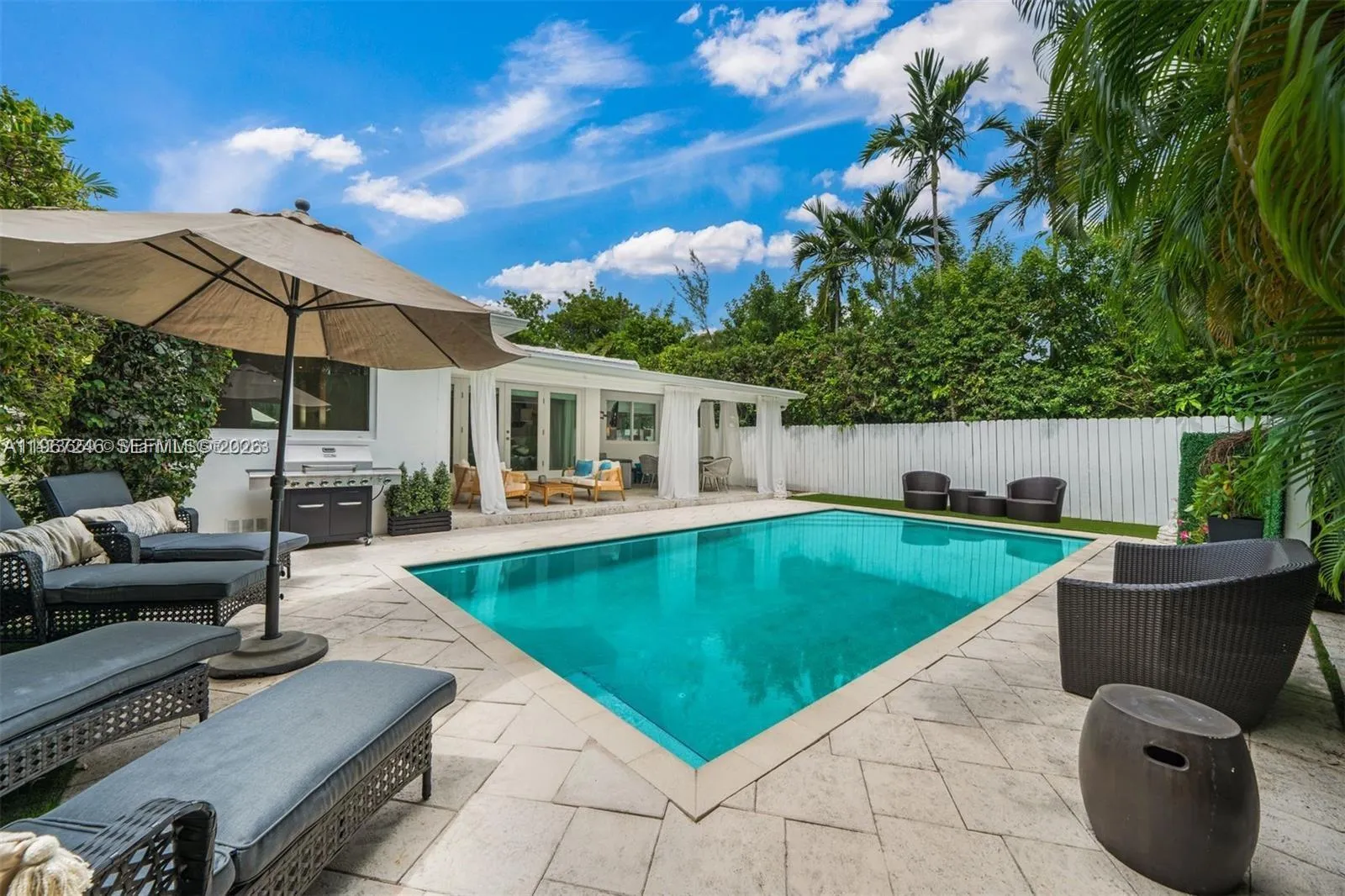 Foto de propiedad en 736 W 51 Street, Miami Beach, FL 33140 Miami Beach con MLS# 