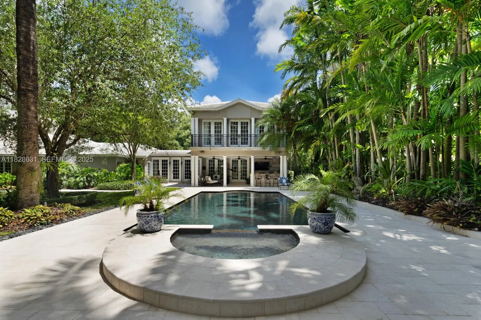 Foto de propiedad en 7360 SW 164th Street, Palmetto Bay, FL 33157 Palmetto Bay con MLS# 
