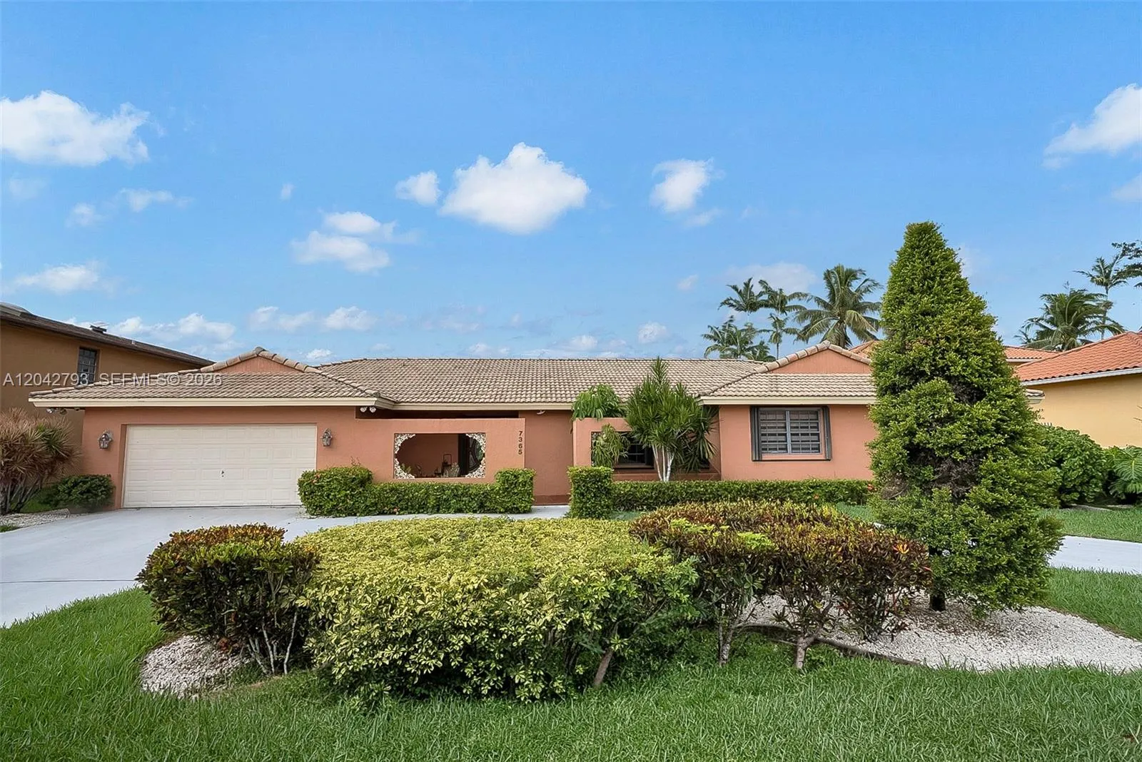 En Renta 7365 N Augusta Drive, Hialeah, FL 33015, Hialeah, FL 33015