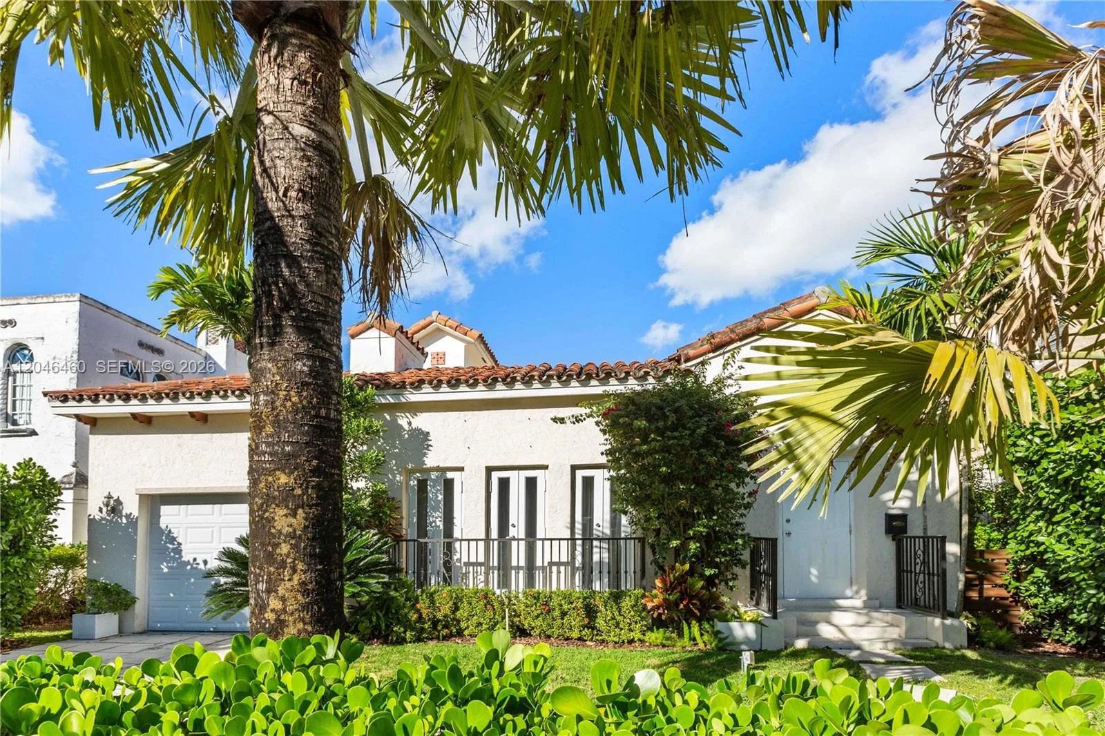 Foto de propiedad en 737 Alhambra Circle, Coral Gables, FL 33134 Coral Gables con MLS# 