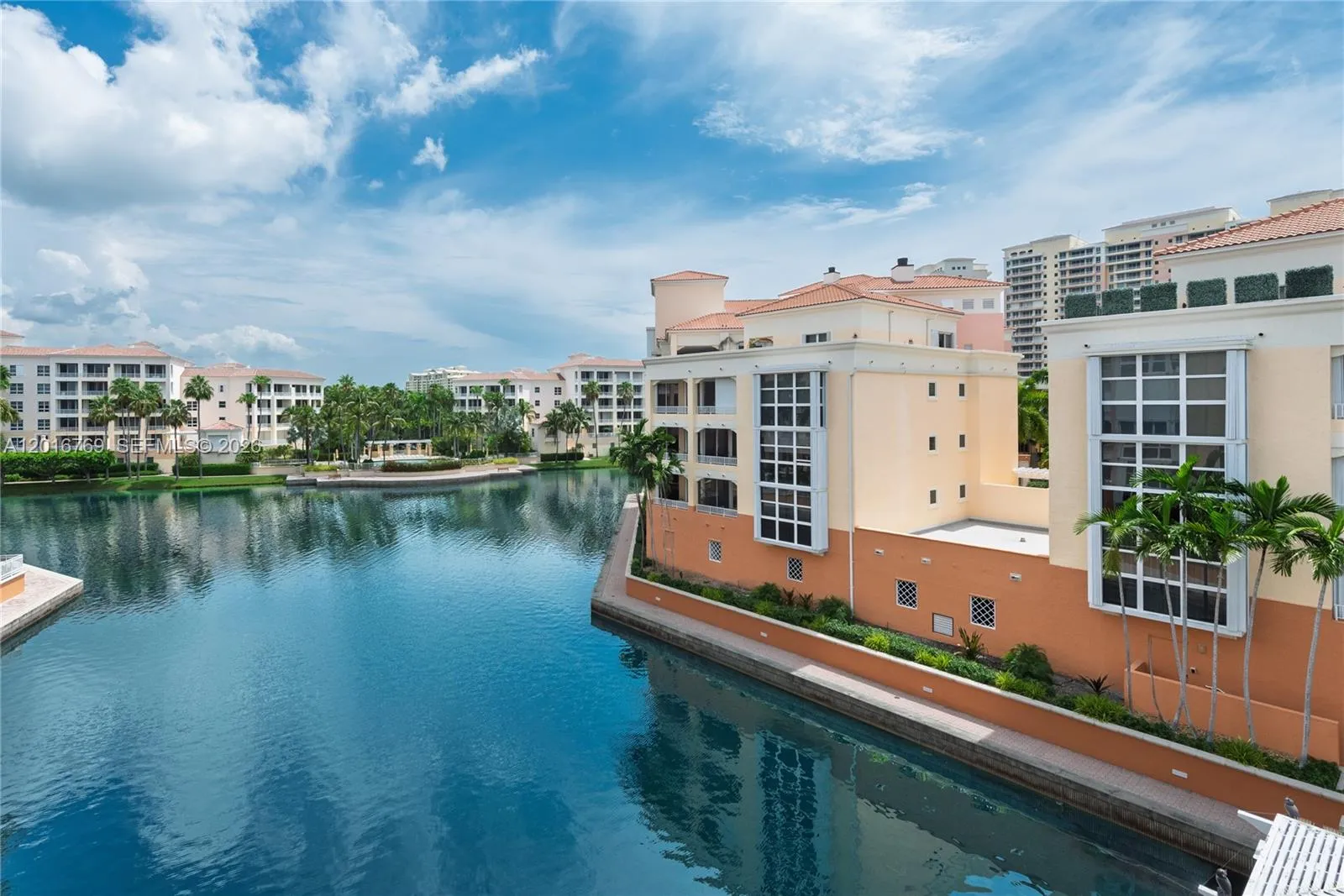 Foto de propiedad en 737 Crandon Boulevard 402, Key Biscayne, FL 33149 Key Biscayne con MLS# 
