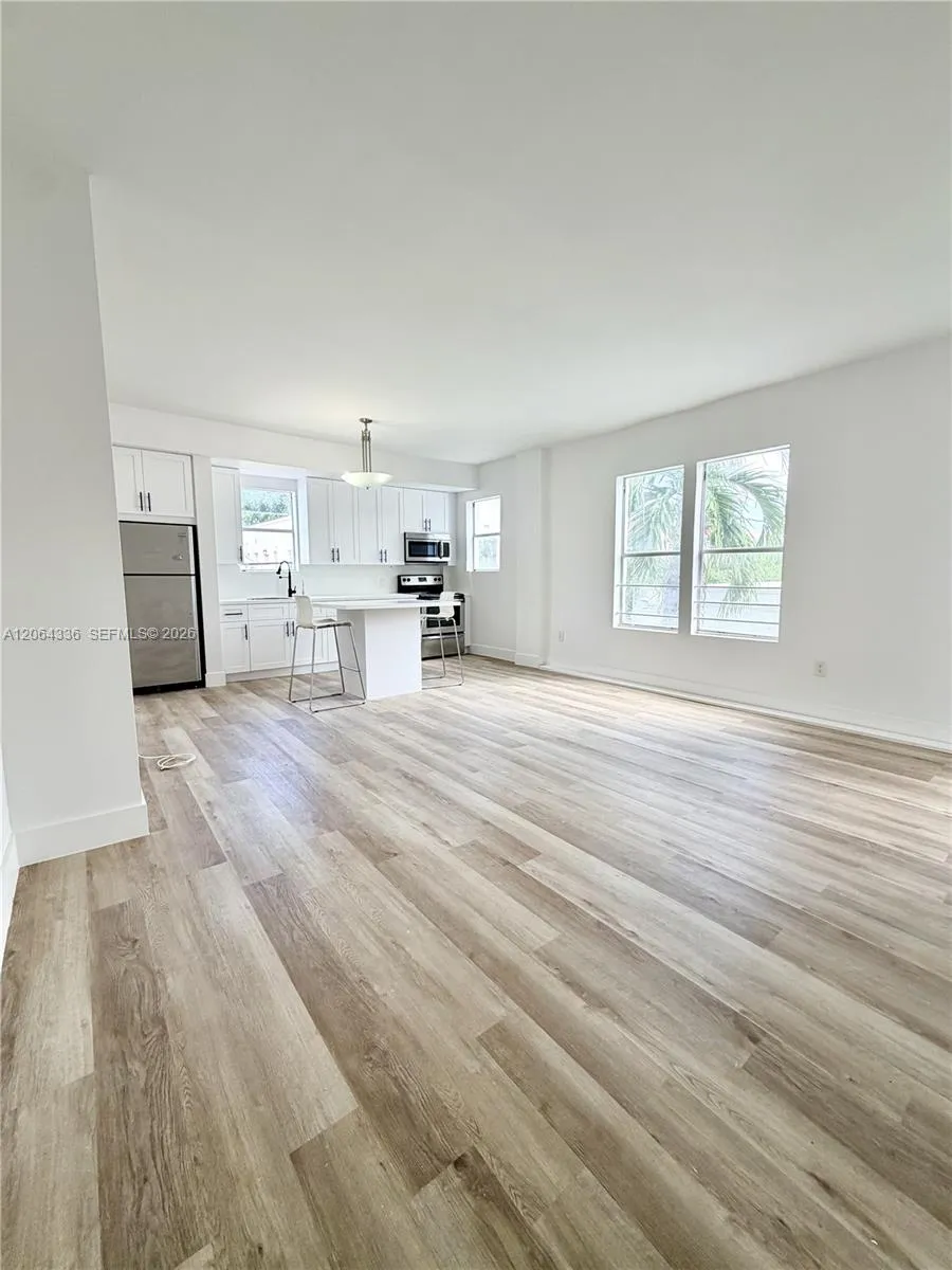 Foto de propiedad en 737 Jefferson Avenue 204, Miami Beach, FL 33139 Miami Beach con MLS# 