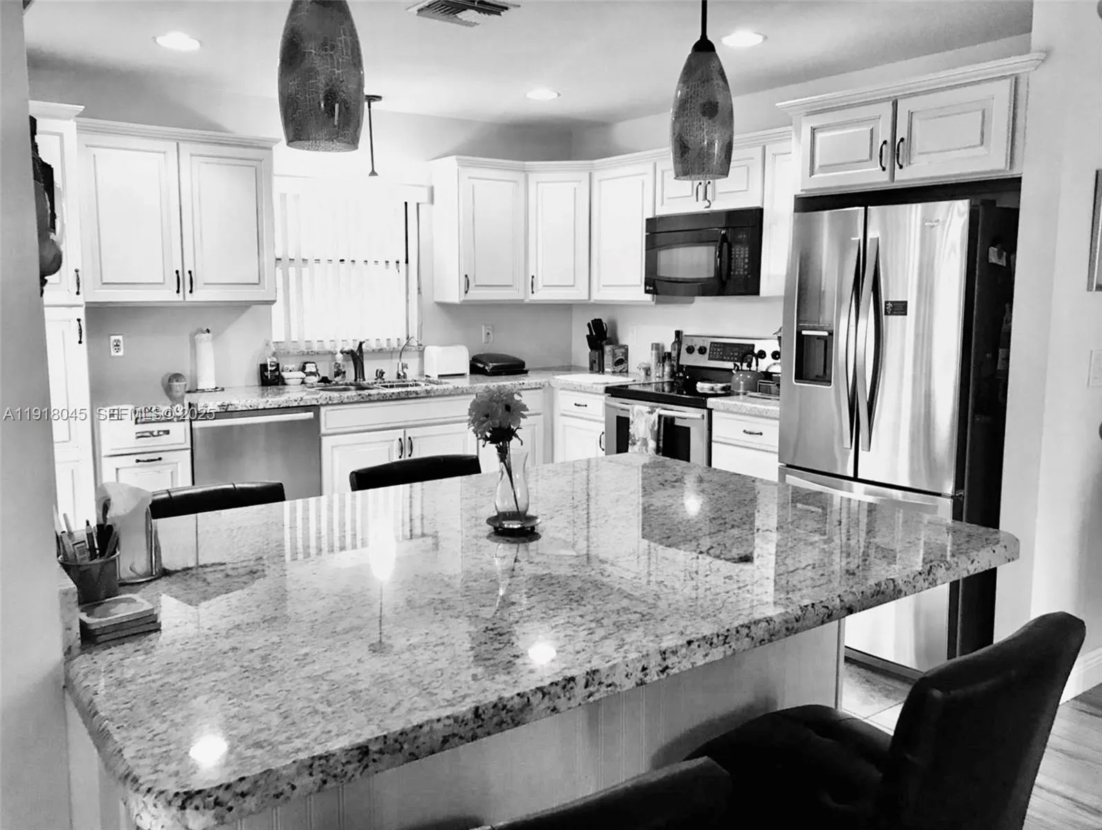 Foto de propiedad en 737 SE 22nd Drive, Homestead, FL 33033 Homestead con MLS# 