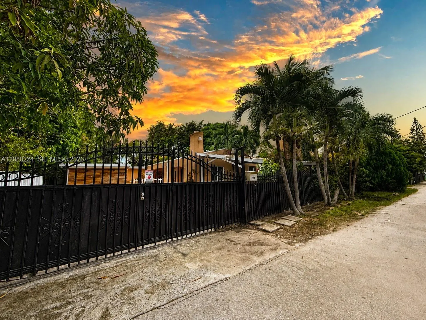 Foto de propiedad en 738 NE 83rd Terrace, Miami, FL 33138 Miami con MLS# 