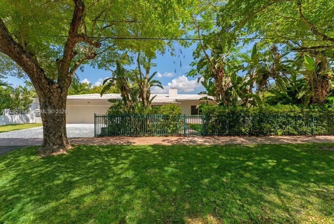 En Venta 739 S Alhambra Circle, Coral Gables, FL 33146, Coral Gables, FL 33146