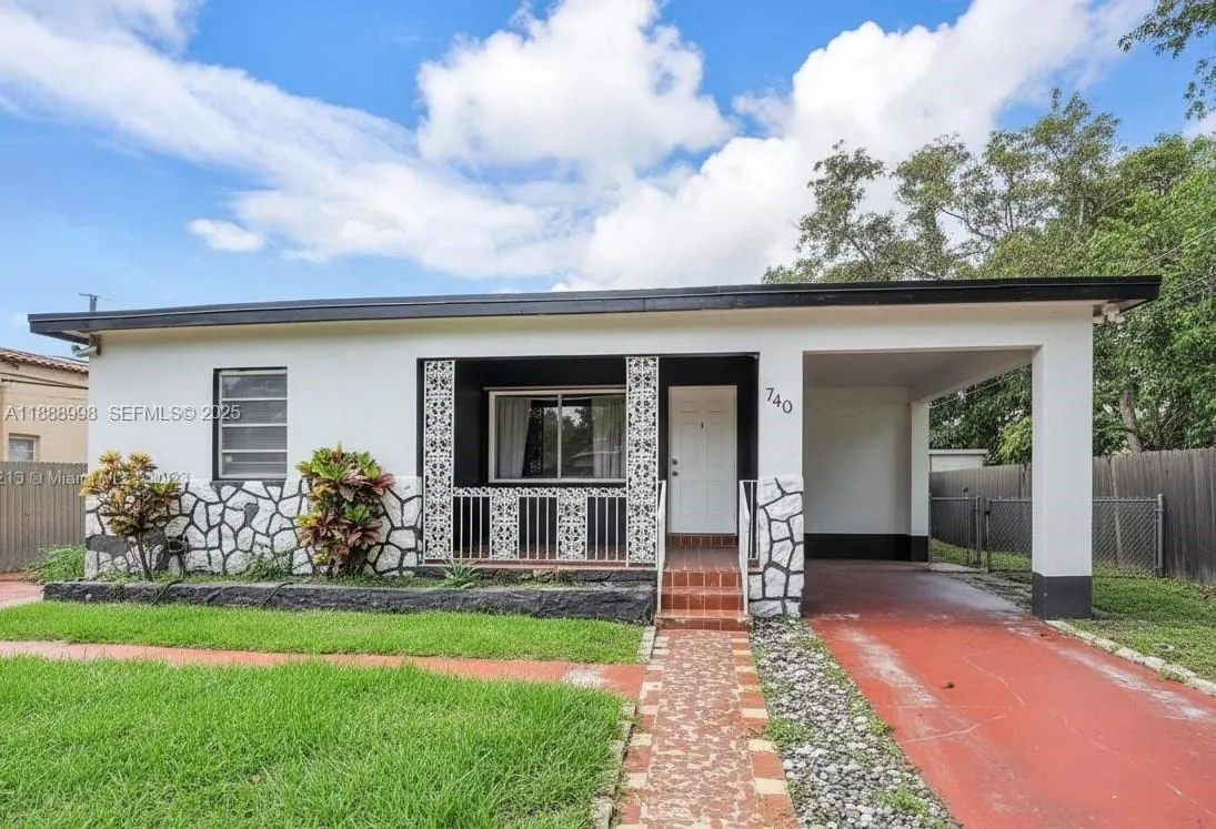 Foto de propiedad en 740 NW 42nd Street, Miami, FL 33127 Miami con MLS# 