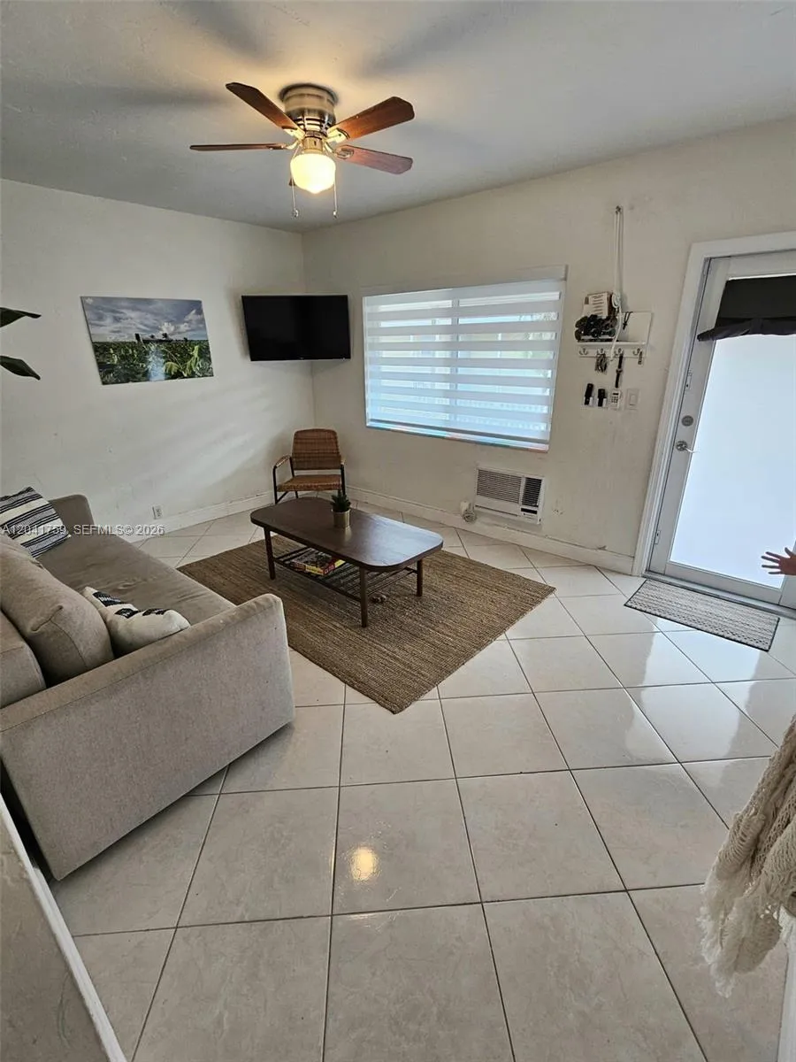 Foto de propiedad en 7400 Harding Avenue 22, Miami Beach, FL 33141 Miami Beach con MLS# 