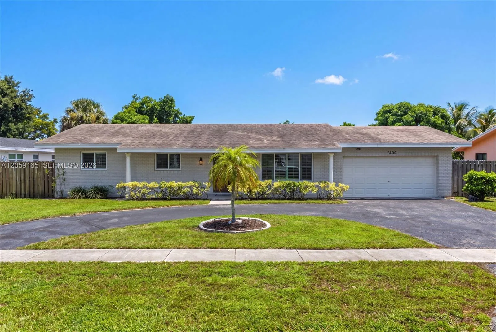 Foto de propiedad en 7400 NW 15th Street, Plantation, FL 33313 Plantation con MLS# 