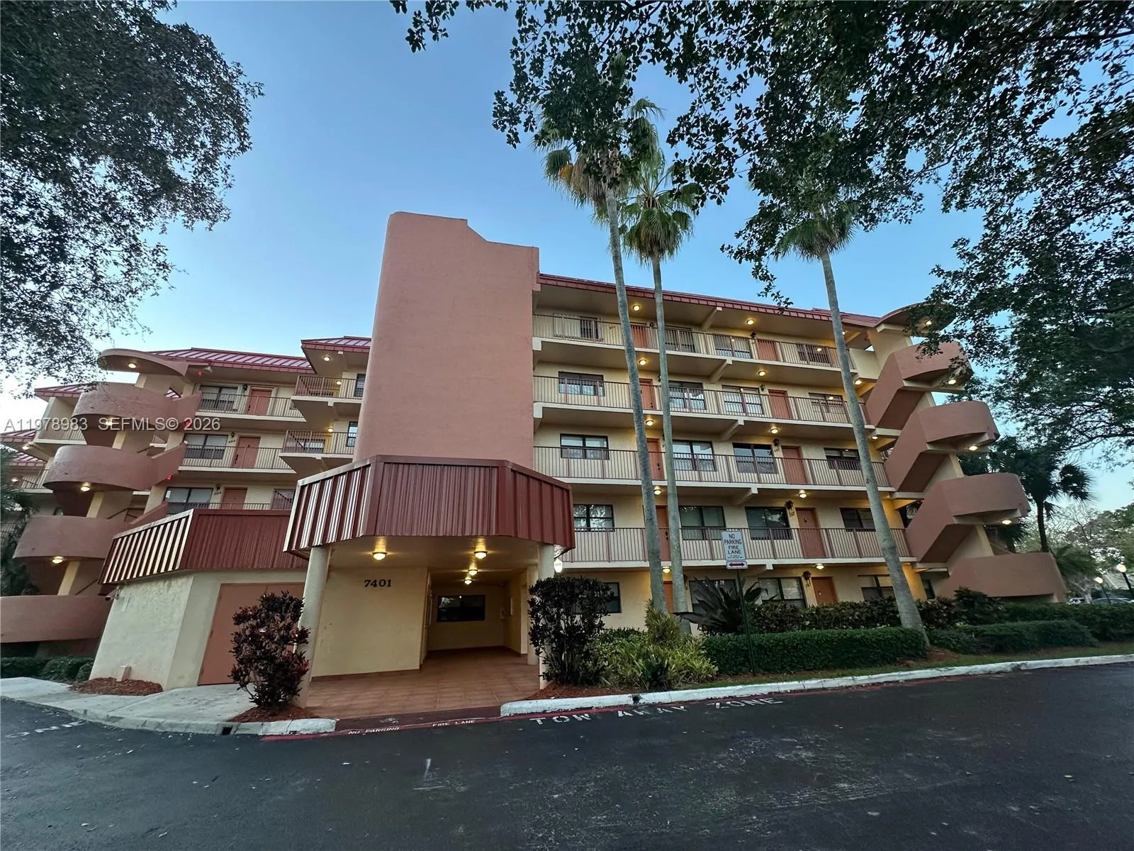 Foto de propiedad en 7401 NW 16th Street 407, Plantation, FL 33313 Plantation con MLS# 