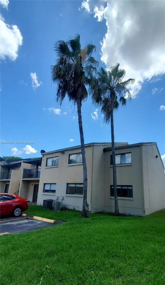 Foto de propiedad en 7405 SW 152nd Avenue 101-3, Miami, FL 33193 Miami con MLS# 